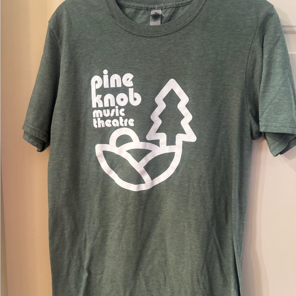 Pine Knob Vintage music Theatre  Green Logo T-Shirt Size Medium
